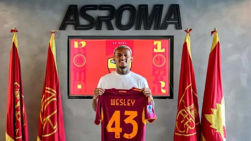 روما يعزز صفوفه بضم البرازيلي ويسلي فرانكا في صفقة مرتقبة