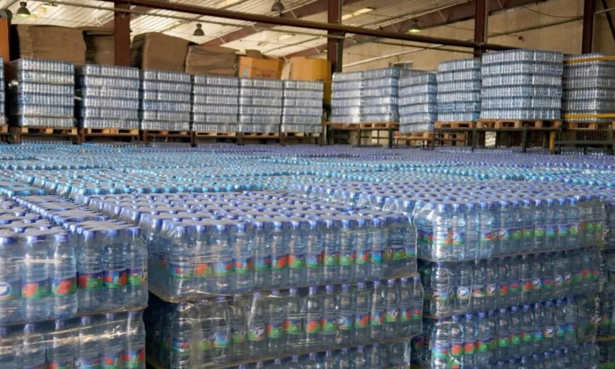 مياه مجهولة المصدر تغزو الأسواق السورية وسط مخاوف صحية