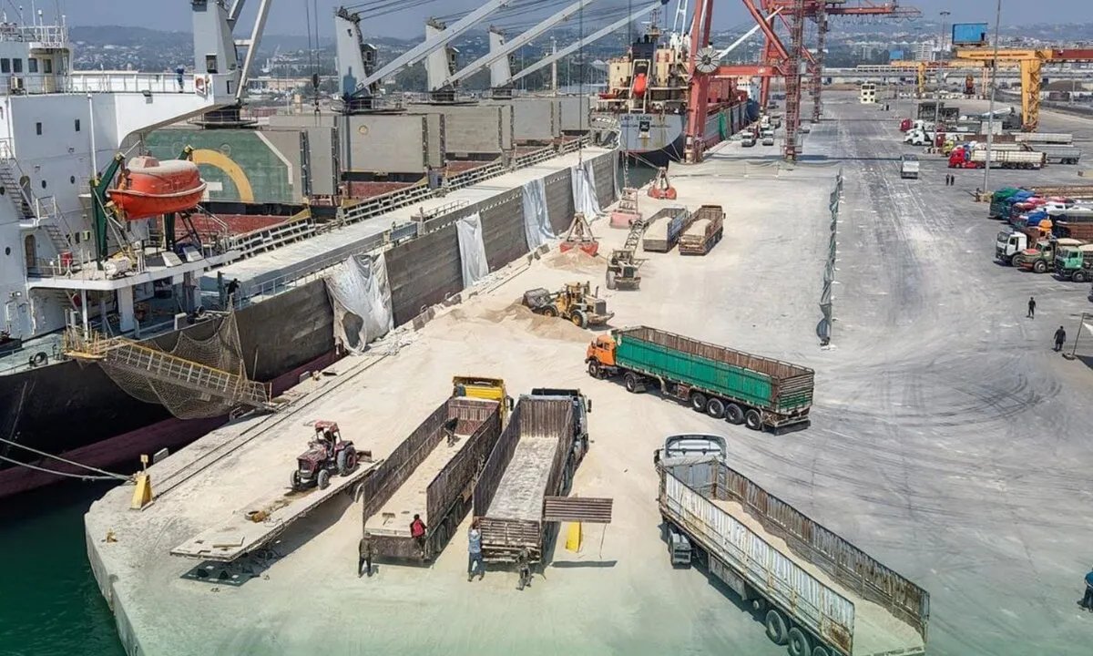 سوريا تسعى لتفعيل دور موانئها كممر بحري وتبدأ التعاون مع تركيا