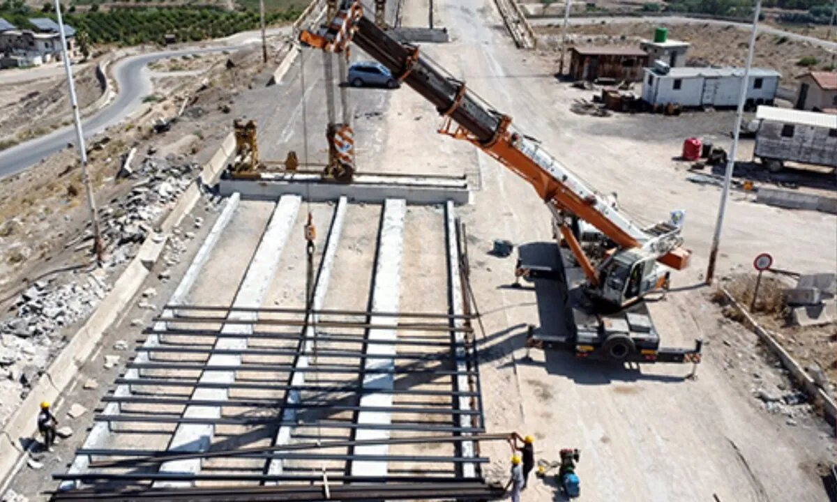 إعادة تأهيل جسر الرستن: الانتهاء المتوقع في 2026 وتأثيره على حركة النقل والاقتصاد