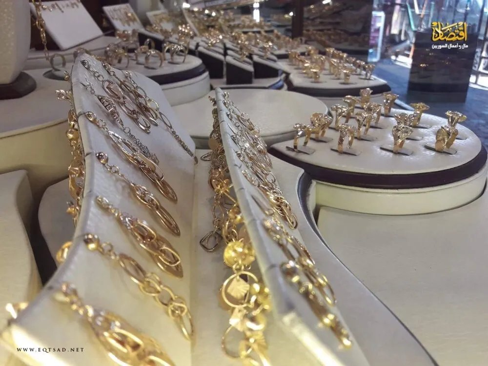 انخفاض طفيف في أسعار الذهب في السوق السورية اليوم