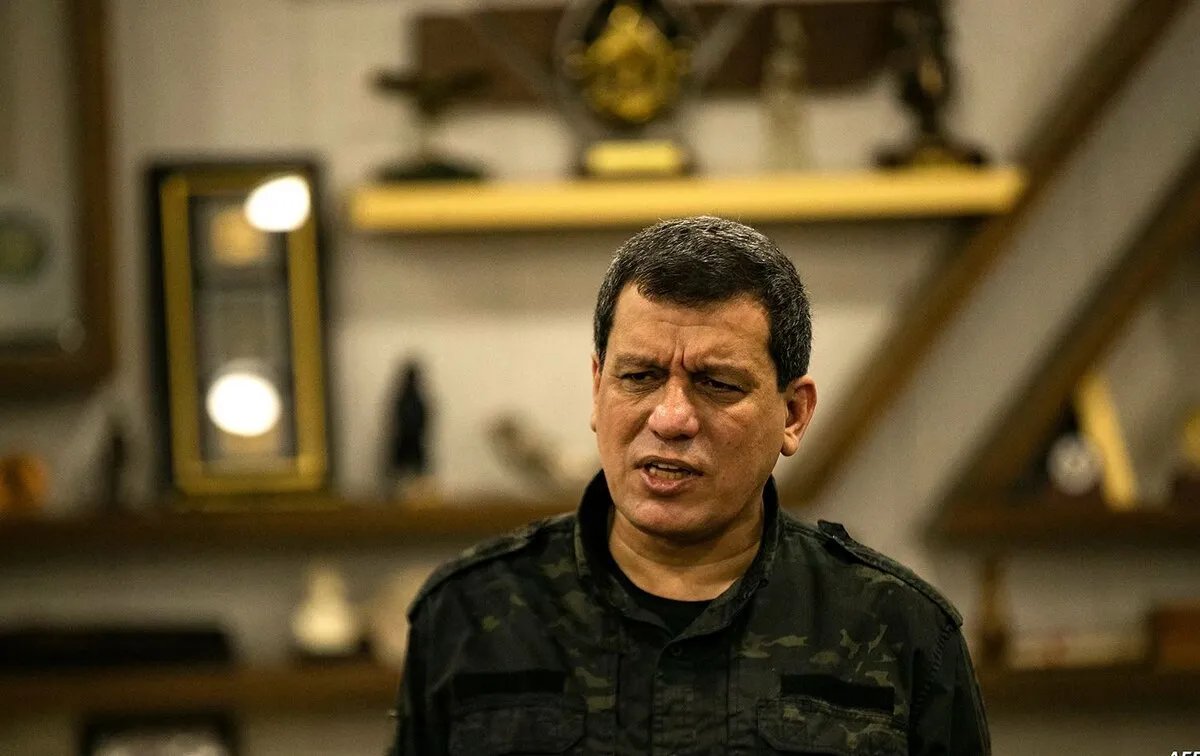 مظلوم عبدي يجدد المطالبة بحكم لا مركزي في سوريا وينتقد دمشق: هل تتجه قسد نحو حل سياسي أم تصعيد عسكري؟