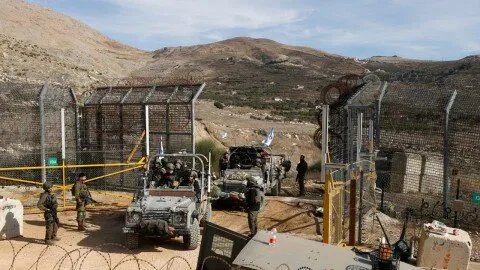 تصعيد خطير: الجيش الإسرائيلي يقتحم بلدة "حضر" في القنيطرة ويشن حملة مداهمات واسعة