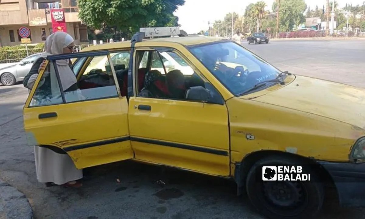 فوضى سيارات الأجرة في دمشق: غياب العدادات والرقابة يثقل كاهل المواطنين