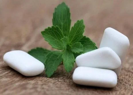 علكة الزيليتول: فوائد مذهلة لصحة الفم والأسنان وإدارة الوزن وأكثر