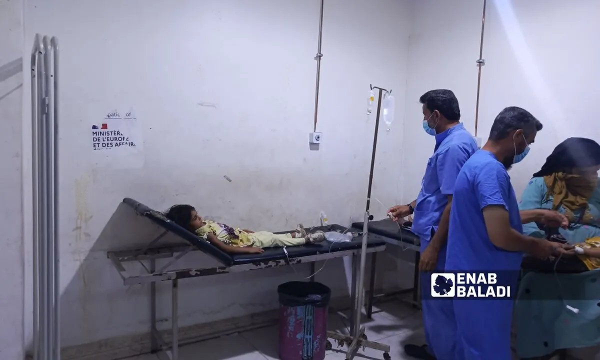 تفشي الكوليرا في ريف دير الزور الغربي: مستشفى الكسرة يعزل أكثر من 30 حالة مشتبه بها وسط نقص في الإمكانيات