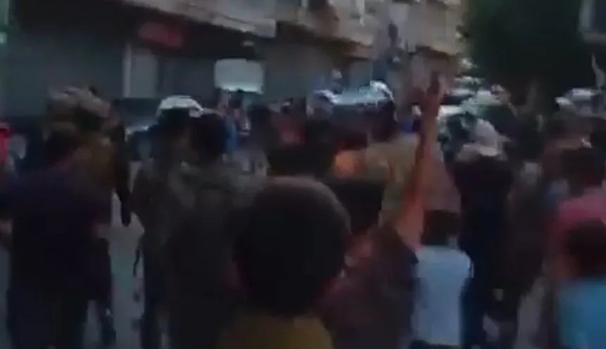 مقتل طفل برصاص طائش يشعل احتجاجات في حي الخالدية بحلب