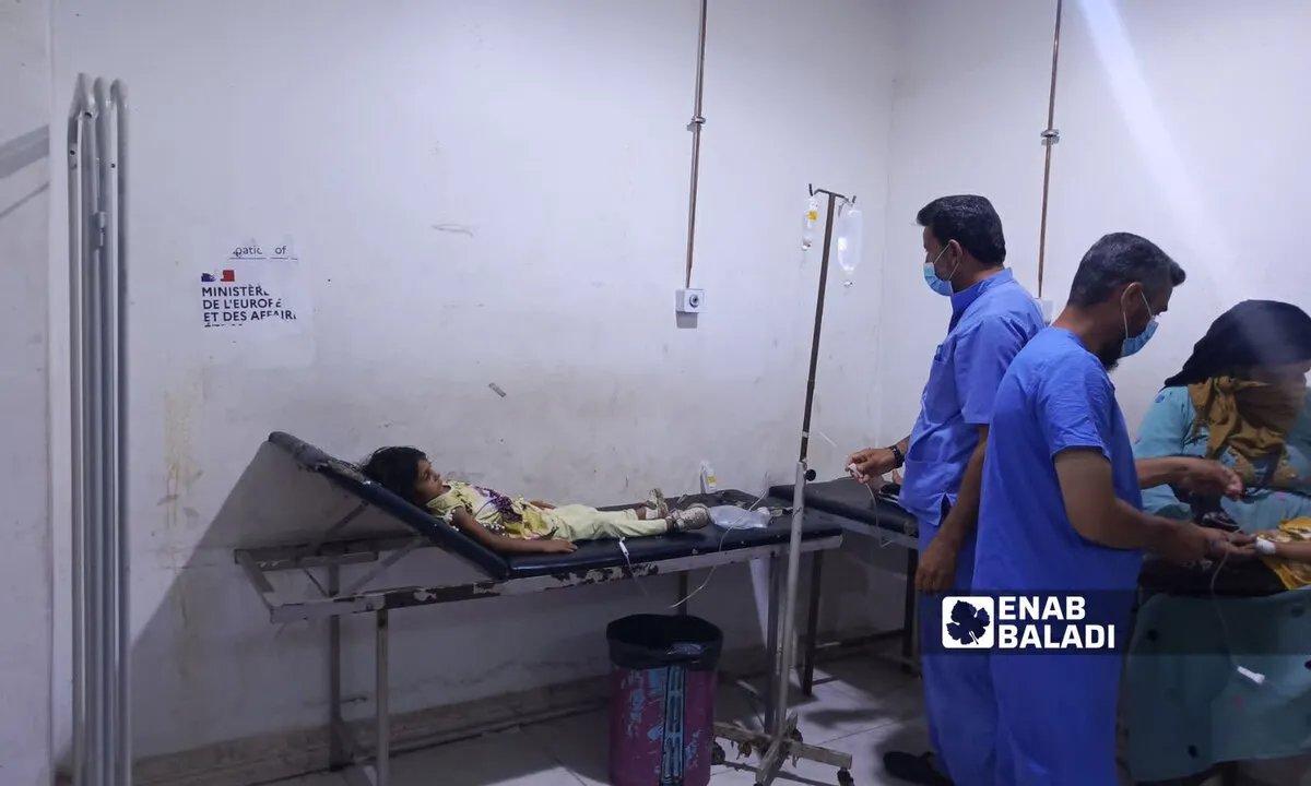 تفشي الكوليرا في ريف دير الزور الغربي: مستشفى الكسرة يعزل أكثر من 30 حالة مشتبه بها وسط نقص في الإمكانيات