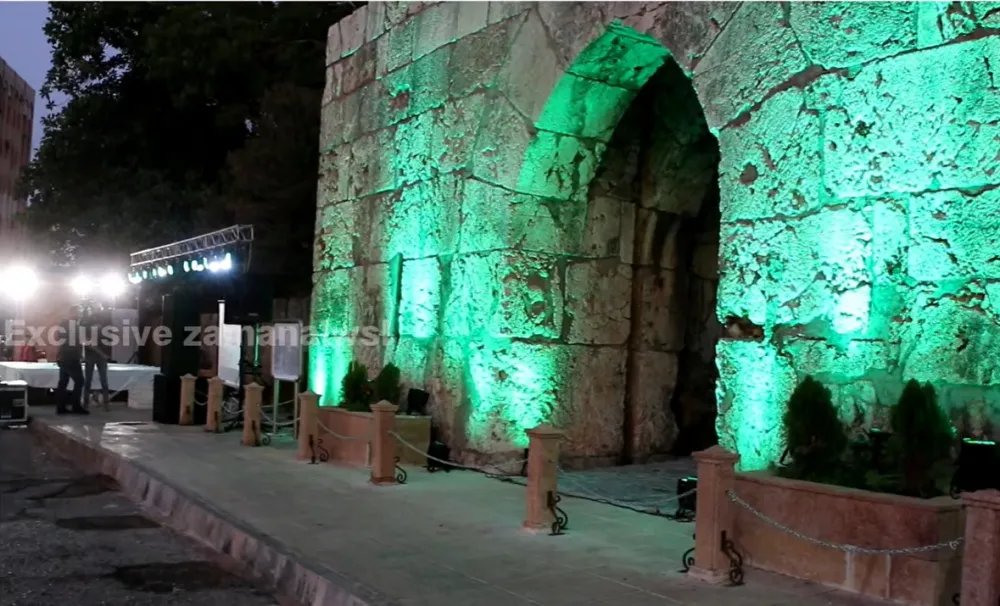 مبادرة فريق "طرطوس مدينتي" تنظف القوس الأثري وتعيد الحياة إلى معلم تاريخي في المدينة القديمة