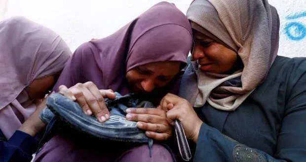 مأساة في غزة: 34 قتيلاً بنيران إسرائيلية بينهم طالبو مساعدات وسط تفاقم المجاعة