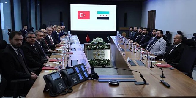 وزيرا الداخلية السوري والتركي يبحثان تعزيز التعاون الأمني المشترك في أنقرة