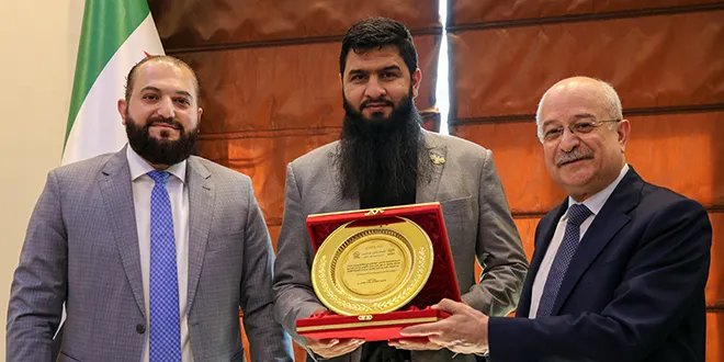 تكريم مدير نقل دمشق مأمون عبد النبي لكشفه محاولة تجاوز إداري