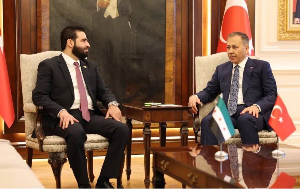 وزير الداخلية السوري يبحث في تركيا تعزيز التعاون الأمني وعودة آمنة للاجئين