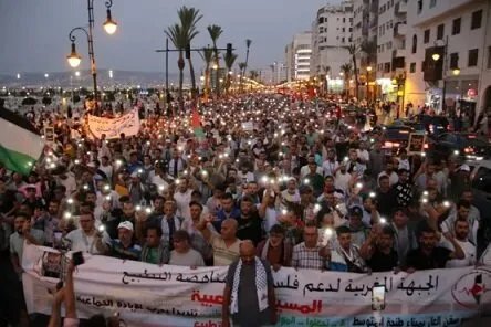 طنجة تنتفض نصرة لغزة: مسيرة حاشدة واعتصام قرب الميناء رفضاً للتطبيع وسط إجراءات أمنية مشددة