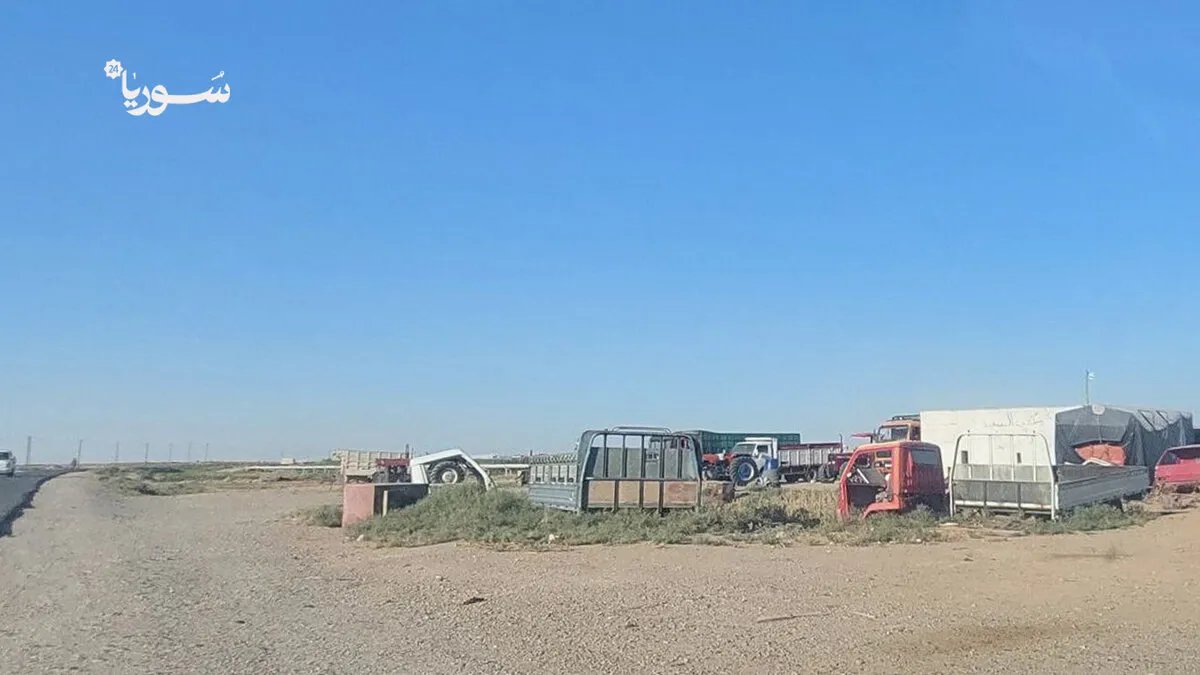 إصرار في الرقة: مكاتب سيارات متنقلة تؤسس لمستقبل النازحين