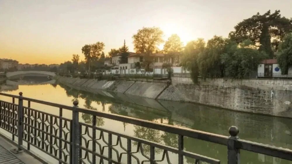 مأساة على نهر العاصي: غرق طفل سوري أثناء محاولة الوصول إلى تركيا