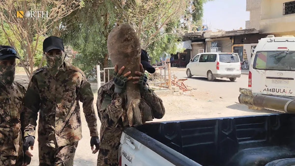 الجيش السوري يزيل الألغام من أحياء دير الزور: تطهير الصناعة والمطار القديم