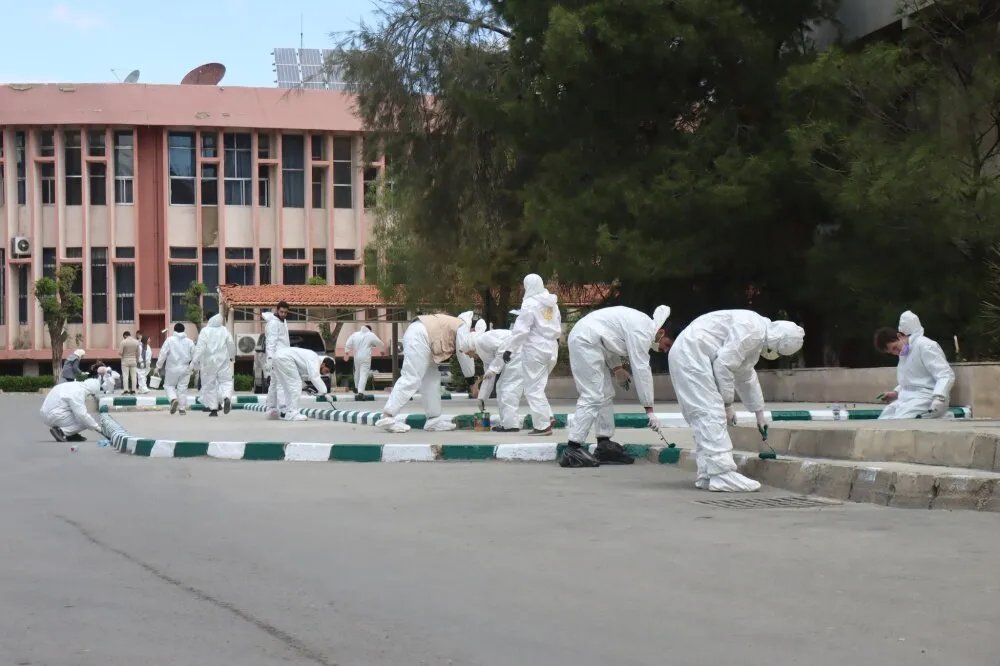 بأيديهم يبنون المستقبل: طلاب دمشق يطلقون حملة لتجميل كليات الجامعة