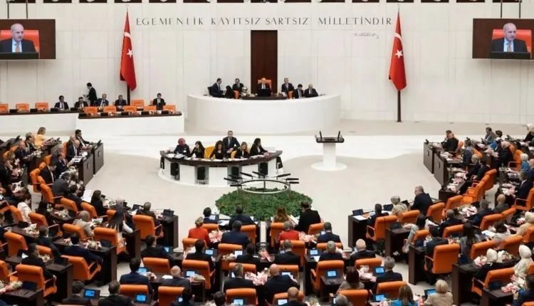 البرلمان التركي يبدأ اجتماعات اللجنة الخاصة لحل القضية الكردية