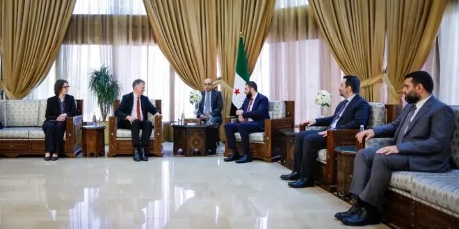 الرئيس الشرع يستقبل مستشار الأمن القومي البريطاني في دمشق لبحث العلاقات الثنائية