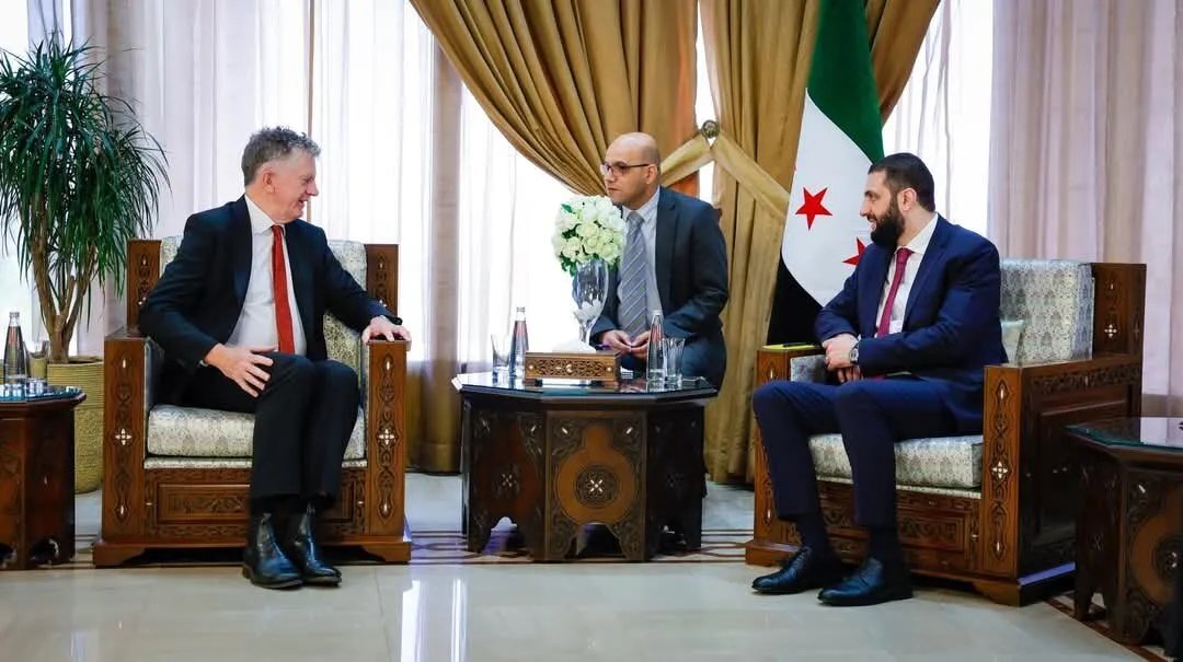 الرئيس الشرع يستقبل مستشار الأمن القومي البريطاني في دمشق لبحث العلاقات الثنائية