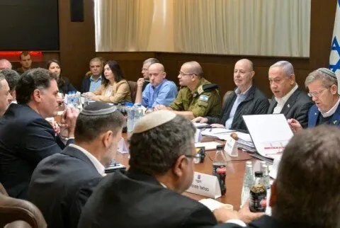 معاريف: انتقادات حادة لحكومة نتنياهو ووصفها بأنها "فتحت أبواب الجحيم" على إسرائيل