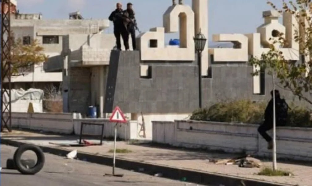 مقتل شاب وإصابة عناصر أمنية في القرداحة بتفجير قنبلتين يدويتين