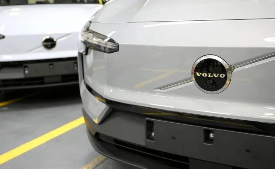 انتعاش سوق السيارات الألمانية في يوليو مدفوعاً بالسيارات الكهربائية رغم التحديات