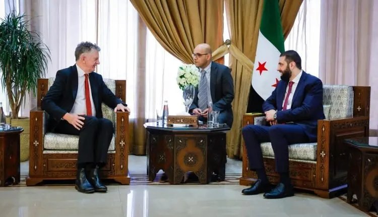 زيارة مفاجئة لمستشار الأمن البريطاني إلى دمشق وسط تصاعد الأزمات الداخلية في سوريا