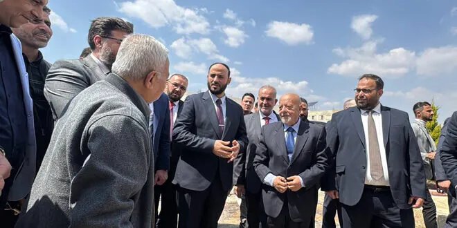 وزير الاقتصاد ومحافظ حلب يتفقدان مدينة الشيخ نجار الصناعية: نظرة على التحديات والفرص