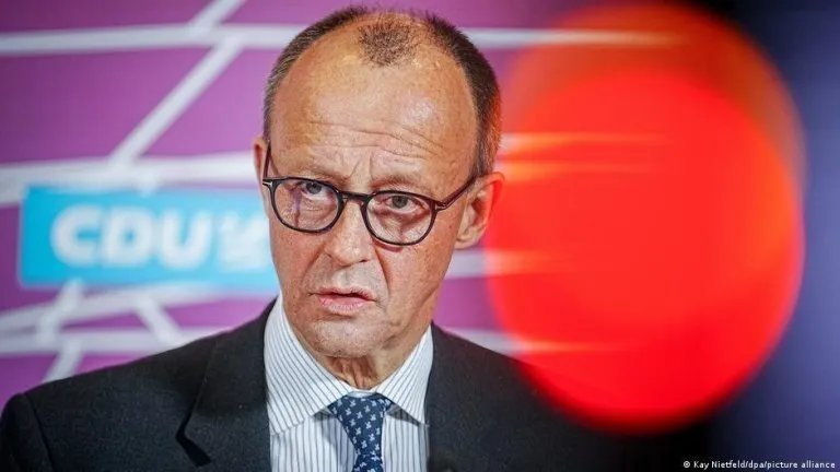 ميرتس يثير الشكوك حول تخفيضات ضريبة الدخل الألمانية: هل تسمح الميزانية بذلك؟