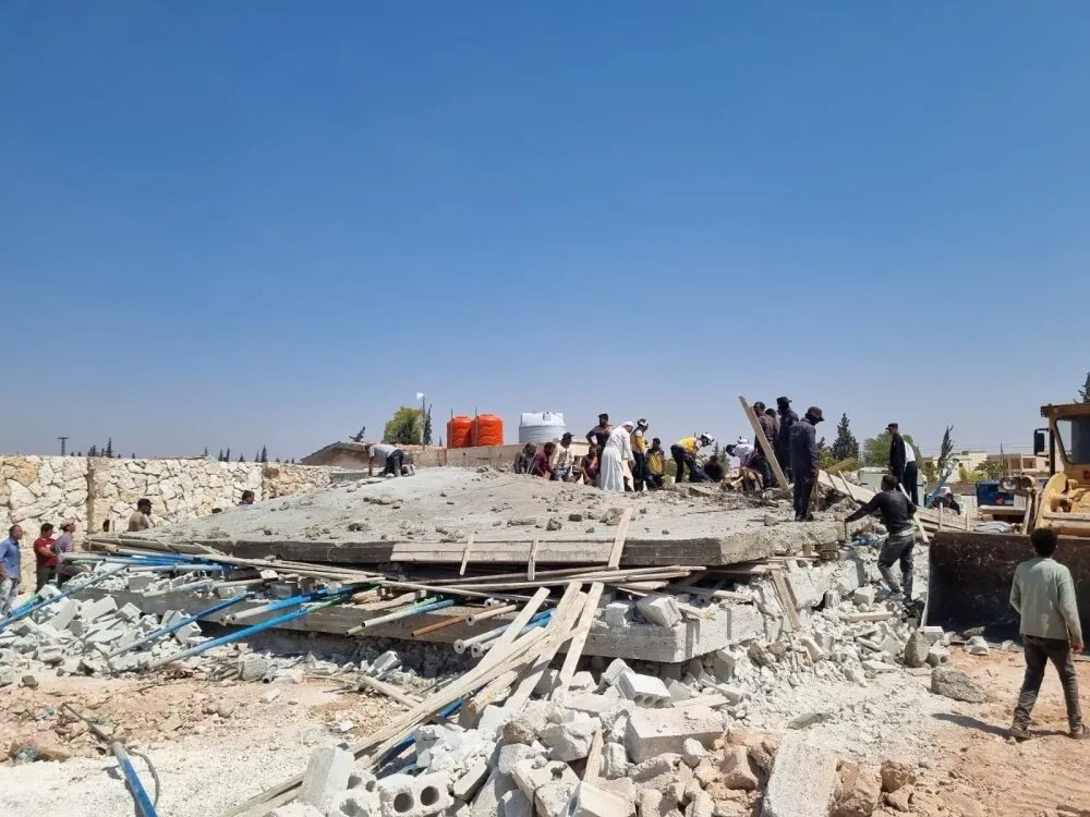 كارثة في حلب: انهيار مبنى قيد الإنشاء في "عالم السحر" يسفر عن إصابات خطيرة وجهود إنقاذ مكثفة