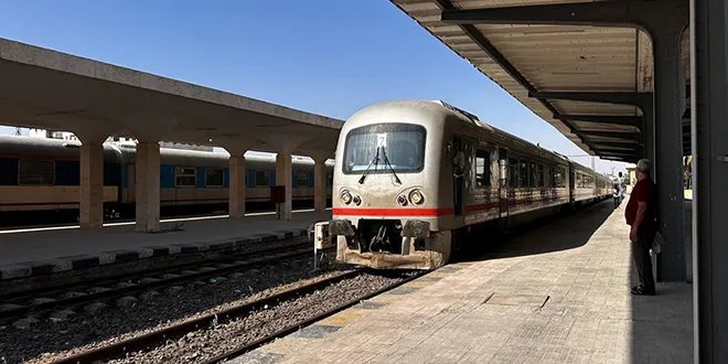 بعد توقف دام 13 عاماً: انطلاق أول قطار يربط حلب وحماة.. خطوة نحو إعادة إحياء شبكة السكك الحديدية في سوريا