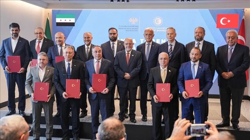 تركيا وسوريا تعززان التعاون الاقتصادي بتوقيع 10 مذكرات تفاهم في إسطنبول
