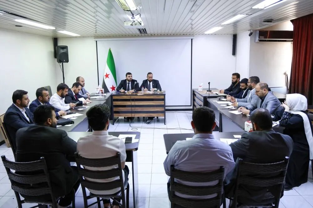 وزير الإعلام يؤكد على بناء إعلام وطني جامع وتعزيز التغطية الحكومية