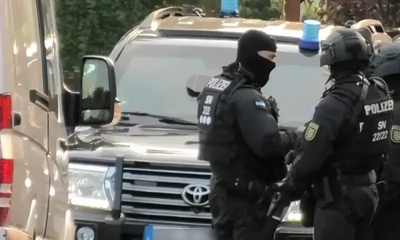 ألمانيا: اعتقال عناصر من حركة "مواطني الرايخ" في بافاريا بتهمة التخطيط للإطاحة بالحكومة