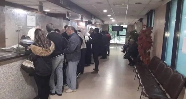 أزمة رواتب المتقاعدين في سوريا: معاناة مستمرة وطوابير لا تنتهي أمام الصرافات