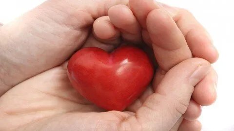 دراسة تحذر: الإفراط في استخدام الشاشات يعرض الأطفال لخطر أمراض القلب