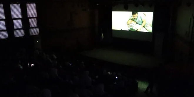 في حلب: العرض الأول لفيلم "من أجل سما".. توثيق سينمائي مؤثر لمعاناة السوريين