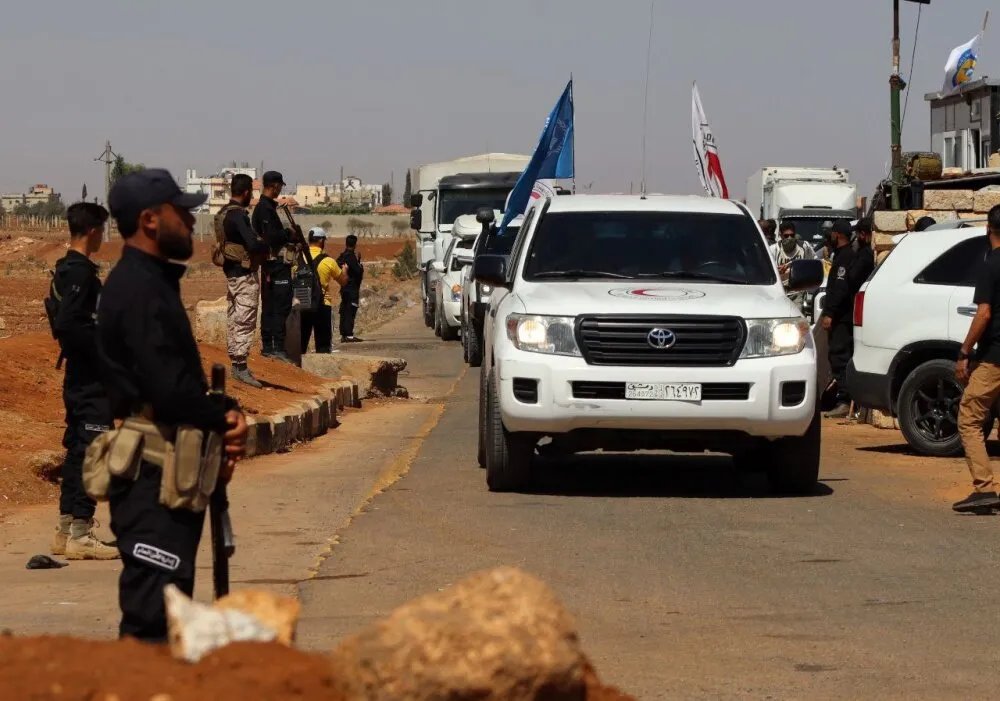 وصول قافلة مساعدات إنسانية جديدة إلى السويداء عبر ممر بصرى الشام