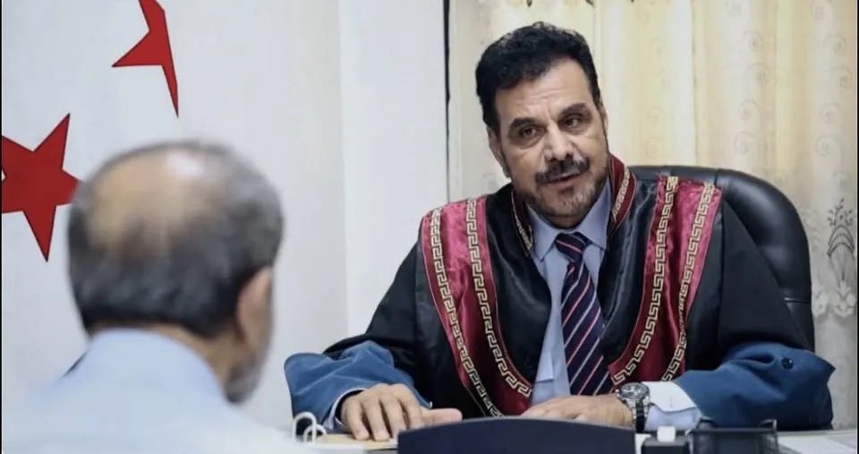 القاضي المنشق توفيق العليوي: من التحقيق في الطبقة إلى محاسبة رموز نظام الأسد