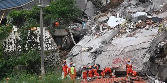 فيضانات مدمرة في شمال غرب الصين: مصرع عشرة وفقدان العشرات في مقاطعة يوتشونغ