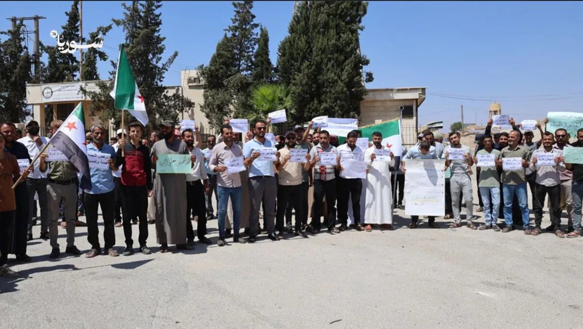 معلمو أخترين يرفعون صوتهم: احتجاجات للمطالبة بتحسين الأوضاع المعيشية والتثبيت الوظيفي