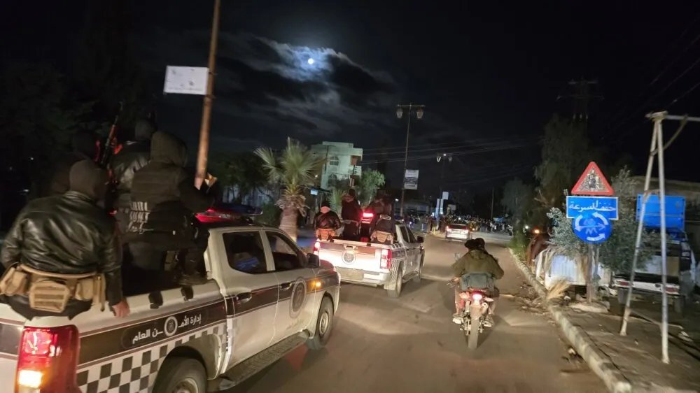 تسليم متهمين بقتل قيادي في بصرى الشام وتنسيق أمني لتعزيز الاستقرار