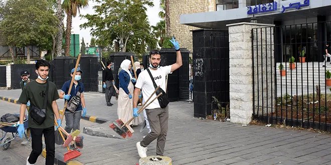 حمص تتجمّل: حملة تطوعية لتنظيف محيط قصر الثقافة ضمن مبادرة "سوريا بيتنا الكبير"