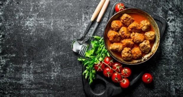 طريقة تحضير كفتة البندورة الشهية: وصفة سهلة ومذاق لا يقاوم