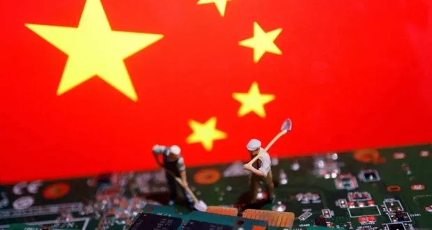 الصين تطلب من الولايات المتحدة تخفيف القيود على تصدير رقائق الذكاء الاصطناعي قبل قمة محتملة