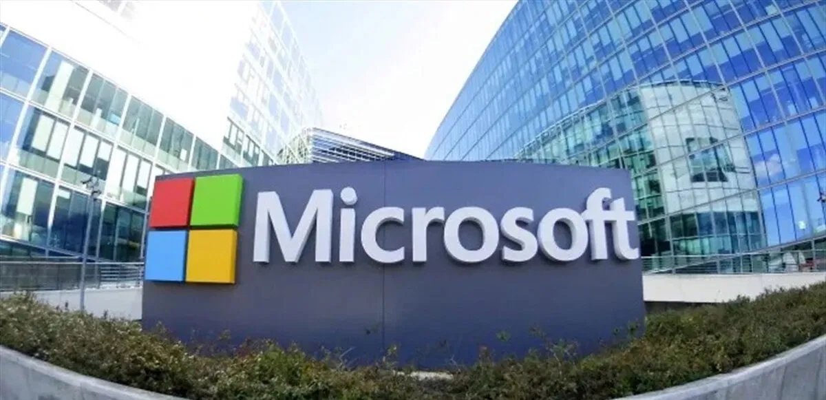 مايكروسوفت تتوقع مستقبلًا بلا فارة ولوحة مفاتيح بحلول عام 2030
