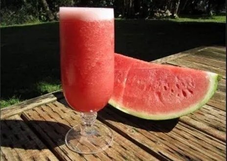 اكتشف الفوائد الصحية المذهلة لعصير البطيخ: ترطيب، تغذية، وخفض ضغط الدم