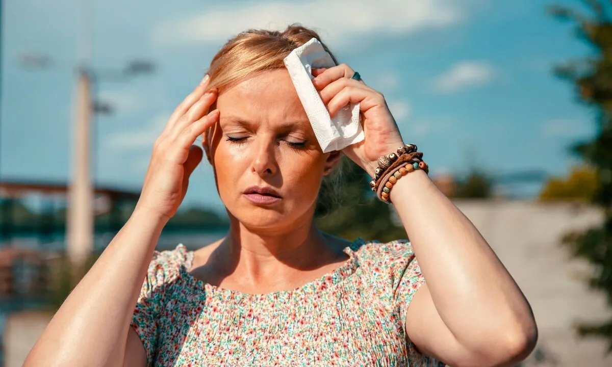 دليل شامل للوقاية والعلاج من ضربة الشمس: الأعراض، الأسباب، والإسعافات الأولية